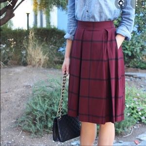 Banana Republic Maroon Skirt with stripes size 4, lightly worn